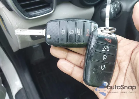 2020 Kia Sportage Lx z USA, uszkodzony, nr VIN KNDPM3AC3L7793495